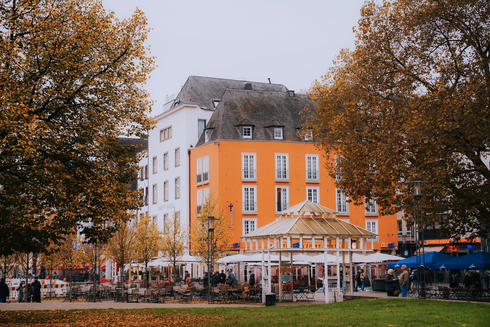 Booking Engine Widget mehrsprachig (DE/EN/FR)